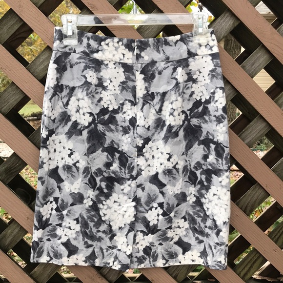 TALBOTS FLORAL SKIRT - Picture 5 of 7